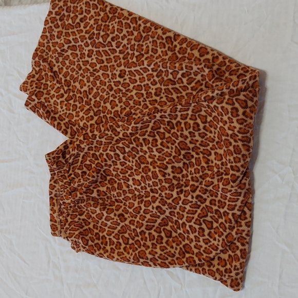 COPY - Ladies Leopard Print XL Pajamas - Picture 7 of 9